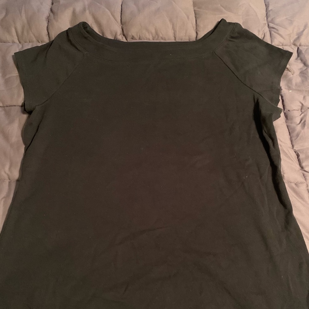 Black boatneck short sleeve top
